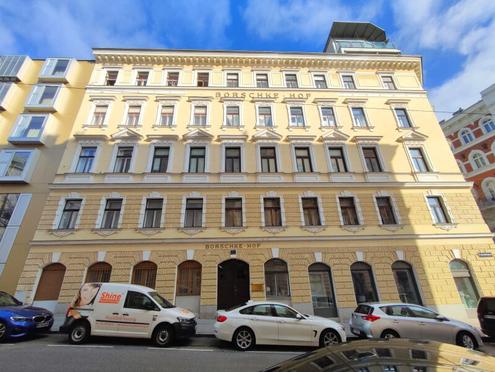 SÜDSEITIG :  Stilaltbau beim Walter-Beck-Platz