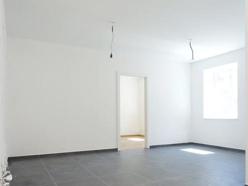 ERSTBEZUG nach Generalsanierung - Erdgeschoss-Wohnung nahe Fußgängerzone und Landesklinikum - eigener Eingang!