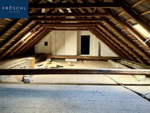 IM ZENTRUM von Zwettl -TOP Preis - ROHDACHBODEN mit Terrasse - Entwicklung -