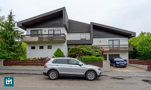 Architektenvilla mit großem Garten, Sauna & Kamin - Ruhelage in einer der besten Wohngegenden Wiener Neustadts