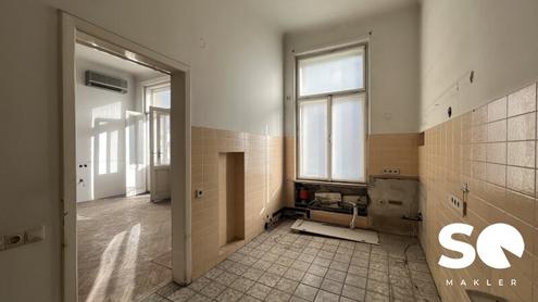 #SQ - SANIERUNGSBEDÜRFTIGER STILALTBAU MIT BALKON - MARIAHILFERSTRAßE / TOP 23