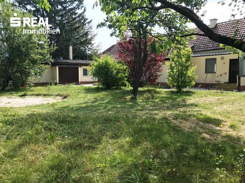 Seltenes Baugrundstck in sehr attraktiver Lage mit Altbestand