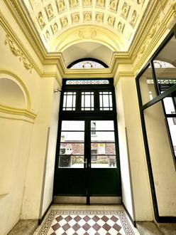 SANIERUNGSBEDÜRFTIGE Helle 2. Zimmer Wohnung beim AUGARTEN mit Lift zu verkaufen...