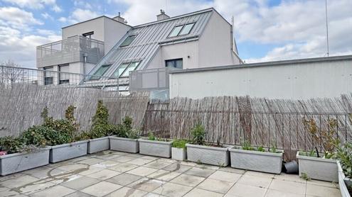 3-Zimmer DG-Maisonette mit Terrasse am Kagraner Platz!