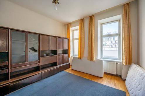 **Hannovermarkt** Charming 3-Room Period Apartment - Airbnb Suitable with Approved Balcony Option