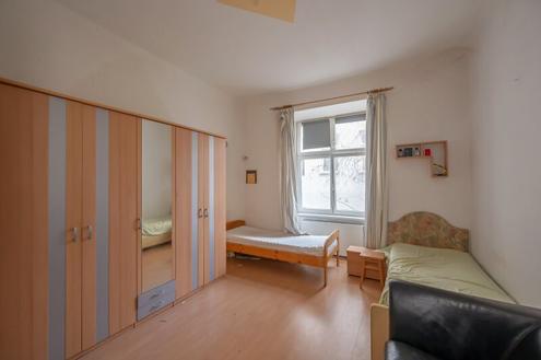 **Hannovermarkt** Renovation-Required 3-Room Period Apartment - With Approved Balcony Option - Airbnb Suitable