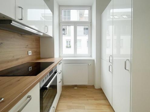 NÄHE ELTERLEINPLATZ: 3-Zimmerwohnung im revitalisierten Altbau mit neuer Küche