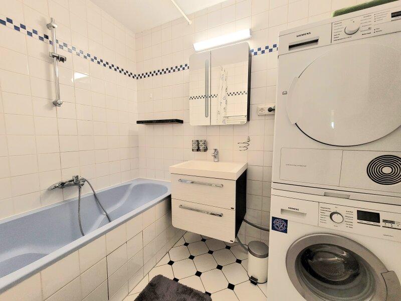 Bad mit Wanne