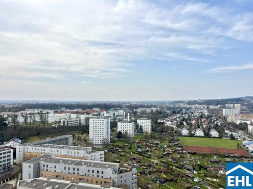 Urbanes Wohnen im High Five Tower ab Sommer 2025! Kompakte 1-Zimmer-Wohnung mit Loggia im 18.OG