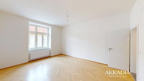 2-Zimmer-Wohnung mit großzügiger Loggia in saniertem Altbau
