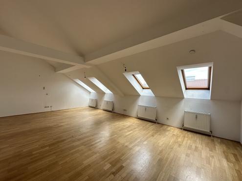 Sandwirtgasse: Loft-Wohnung ab sofort frei!