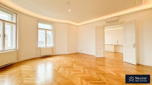 DIREKT AM NASCHMARKT - STILALTBAURARITT - NEUWERTIGER ZUSTAND - ALTBAUWOHNUNG - 5 ZIMMERWOHNUNG - BALKONTRAUM