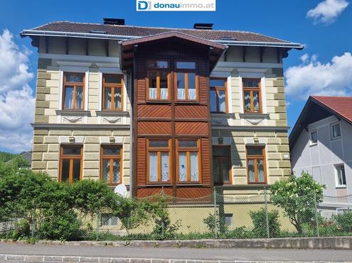 Geräumiges 9-Zimmer-Bürgerhaus in Aspang-Markt - Ihr Traumobjekt für 368.000 !