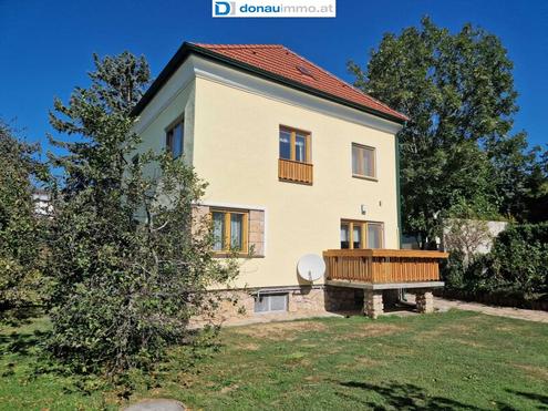 Charmantes Einfamilienhaus auf großen, sonnigen Grundstück und gepflegtem Garten