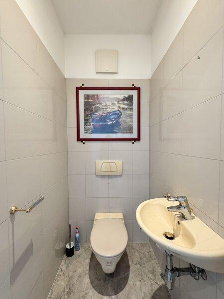 separate Toilette