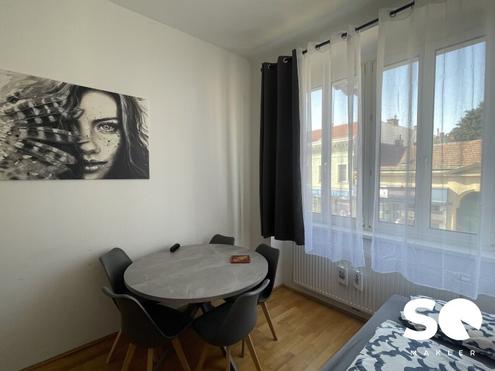 # SQ - SANIERTE UND GEPFLEGTE ALTBAUWOHNUNG - 3 ZIMMER - TOP LAGE: AM SPITZ
