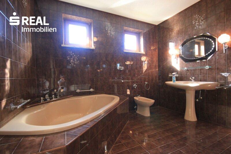 Badezimmer mit Wanne