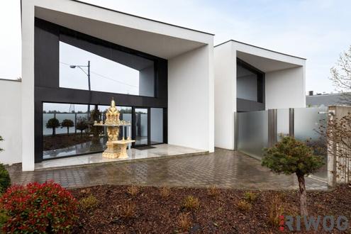 LUXUS VILLA mit POOL, SPA UND RIESIGEM GARTEN