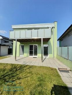 MODERN MÖBLIERTES EINFAMILIENHAUS MIT GARTEN
