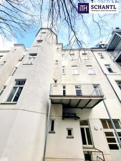 Entzückende Altbauwohnung mit Sanierungsbedarf! Balkon optional möglich! Grüner Innenhof + Ruhelage + Schönes Altbauhaus! Jetzt selbst gestalten und einziehen!