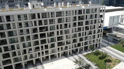 Frisch sanierte 3 Zimmer-Wohnung mit Loggia auf 105 m2 Wohnnutzflche nahe der UNO-CITY!