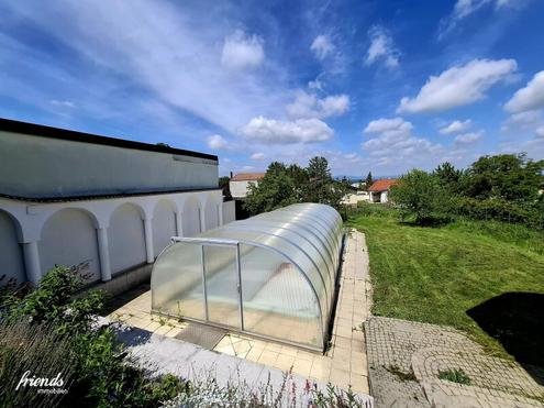 Super Liegenschaft: 6 Zimmer, Pool, Wintergarten und Garage - Ihr neues Zuhause!