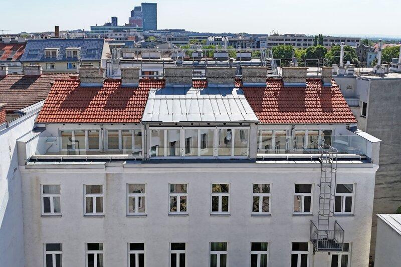 Westseite mit beiden Dachterrassen