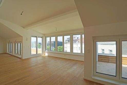 Erstbezug nach Sanierung! Exklusives Penthouse mit 2 Dachterrassen in ruhiger Hoflage Nähe Bahnhof Meidling