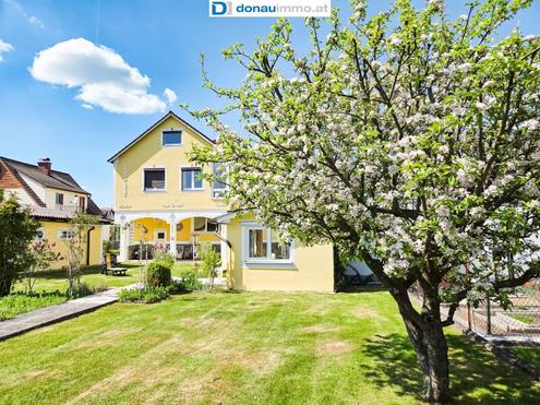 Gro�z�giges Wohnhaus mit traumhaft angelegtem Garten und hellen R�umen