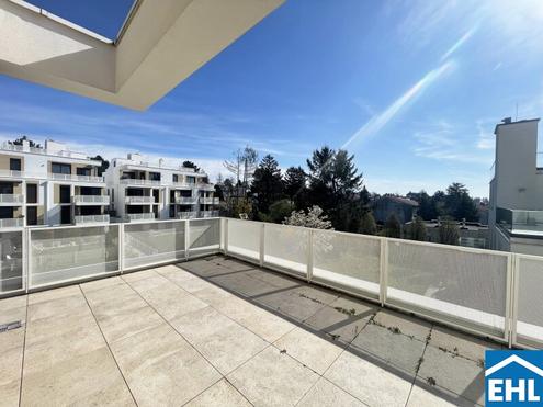 3-Zimmer Wohnung mit Dachterrasse, Pool & Garagenplatz!