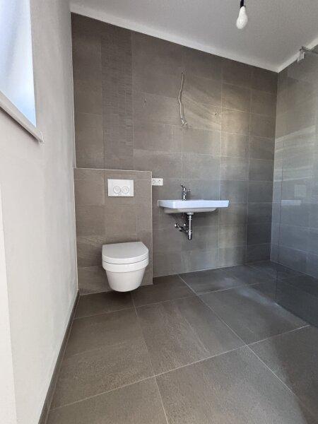 Bad und WC Schlafzimmer