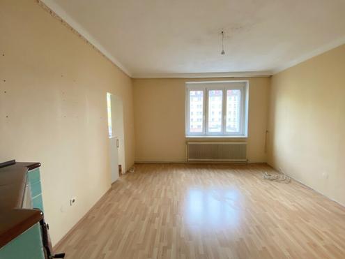 ca. 106m2, 4 Zimmer zu SANIEREN, 2 EINGÄNGE!
