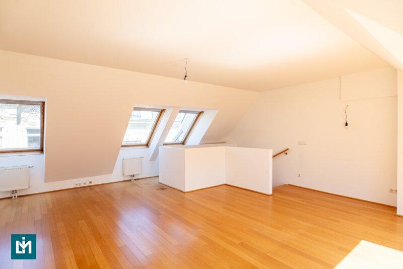 Wohnzimmer OG. (SO/NW)
