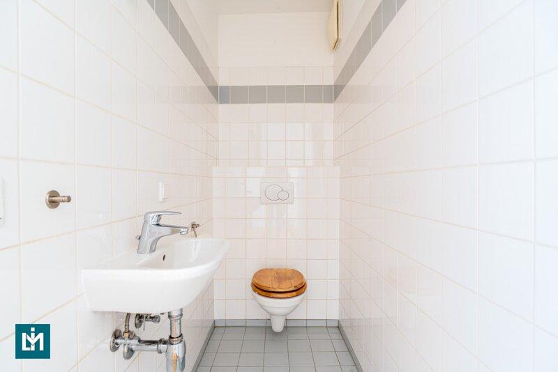 WC UG.