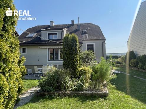 Gerumiges Einfamilienhaus mit traumhaftem Garten und Swimmingpool