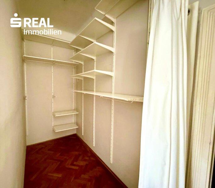 begehbare Garderobe- Schlafzimmer