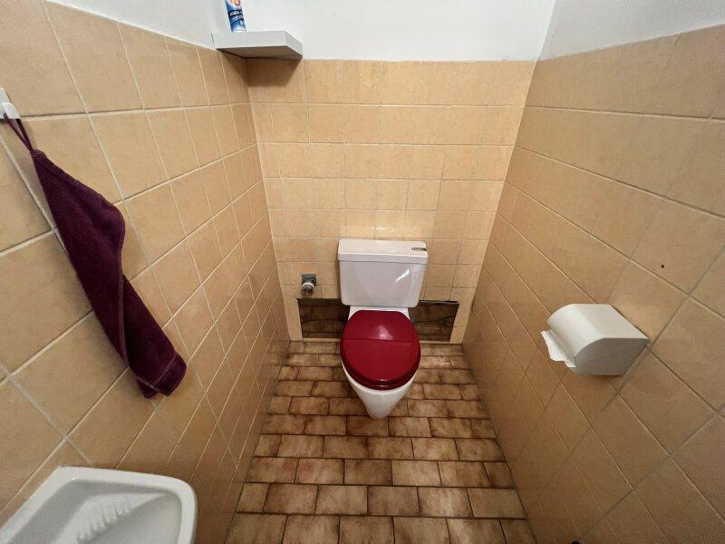 separates WC