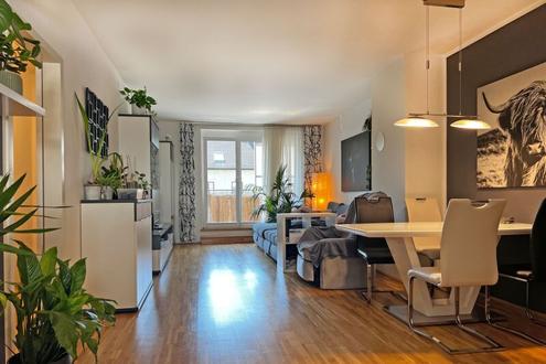 Moderne 3-Zimmer-Wohnung mit Loggia und Tiefgarage in Zentrumslage