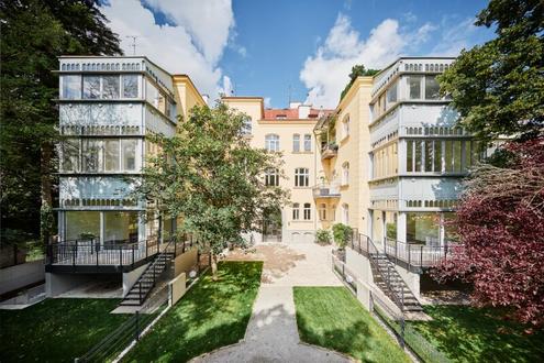Herrschaftliches Wohnen am Schlosspark | Luxurises Altbaujuwel mit Gartenparadies | Privater Weinkeller