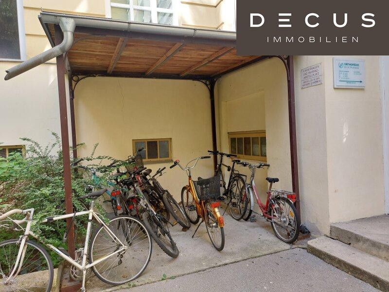 Fahrradplatz im Hof