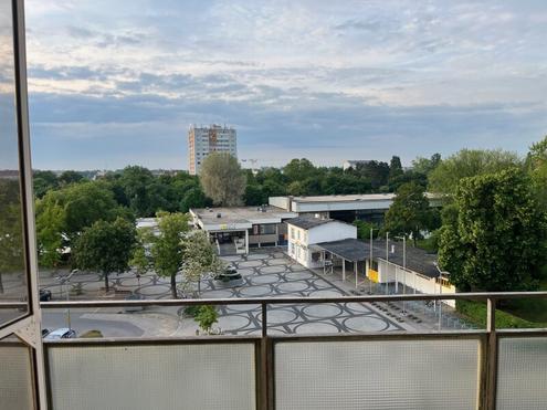 Brauhausstrae - 4 Zimmer mit 2 Balkone und Garage