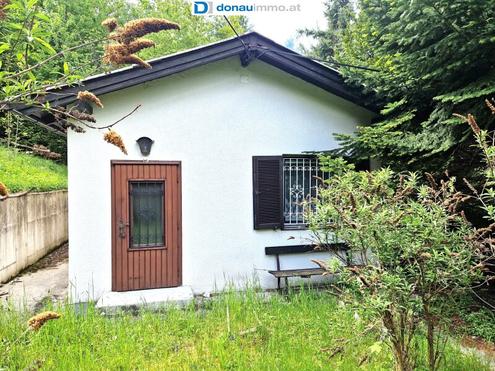 Renovierungsbedürftiges Wochenendhaus im Wechselgebiet: Ihr Projekt für 112.000  mit Gästehaus, Terrasse und Garage!