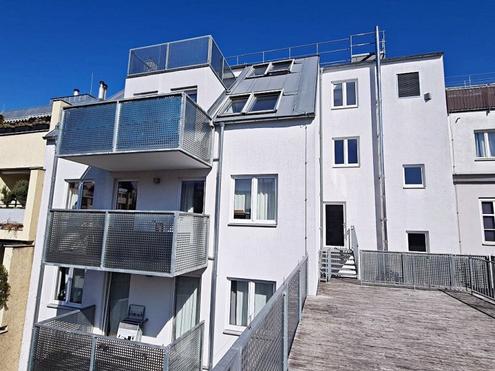 TERRASSENHIT, LORYSTRASSE, vermietete 50 m2 Neubau mit 38 m2 Terrasse, 2 Zimmer, Komplettküche, Duschbad, Parketten, 4. Liftstock