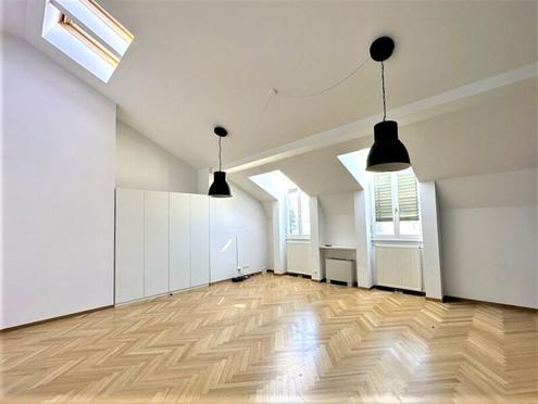 GONZAGAGASSE, BÖRSE-NÄHE, klimatisiertes 122 m2 Dachgeschoss mit 8 m2 Terrasse, 3 Zimmer, Komplettküche, 2 Bäder, Parketten