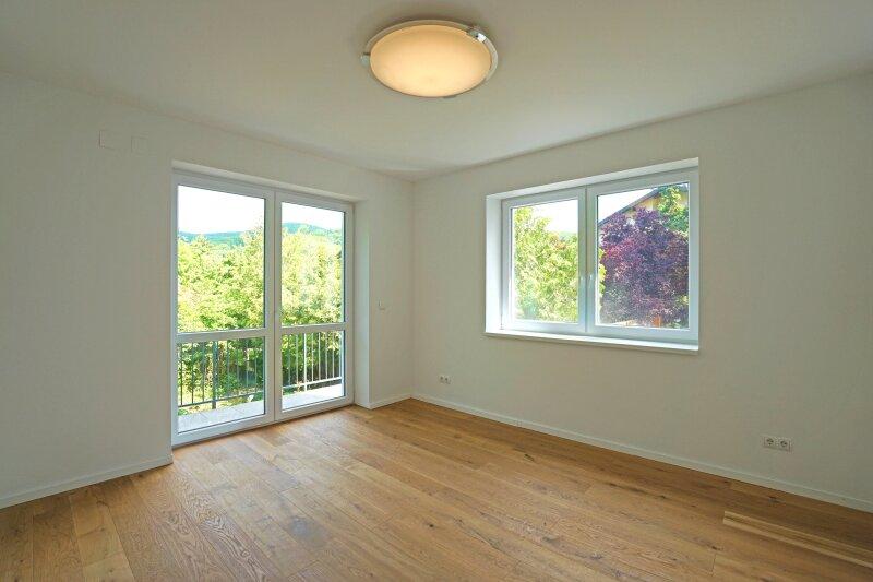 Zimmer 2 mit Ausgang auf die groe, gartenseitige Terrasse