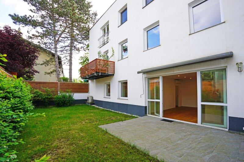 Terrasse und Eigengarten
