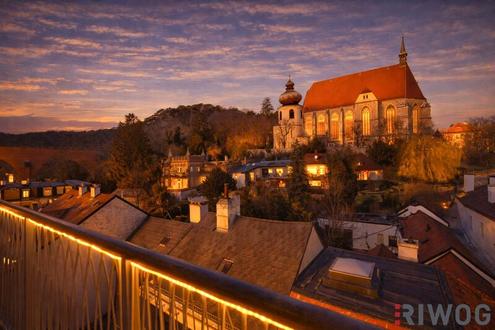 IMPOSANTE ALTBAUWOHNUNG MIT BALKON UND TRAUMBLICK AUF DIE KIRCHE II PRESTIGE UND ELEGANZ II WOHNEN IM DENKMALGESCH�TZEN M�DLINGER STADTJUWEL II FUSSG�NGERZONE