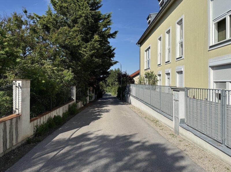 Vor dem Haus