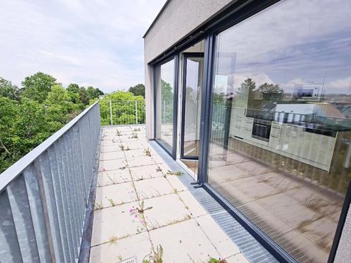 GRÜNBLICK, RUHELAGE, sonniges 46 m2 Dachgeschoß mit 20 m2 Terrasse, 2 Zimmer, Komplettküche, Wannenbad, Lavendelweg