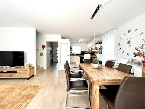 Wienerwald: moderne Doppelhaushlfte mit Pool - bald einziehen und den Sommer genieen!
